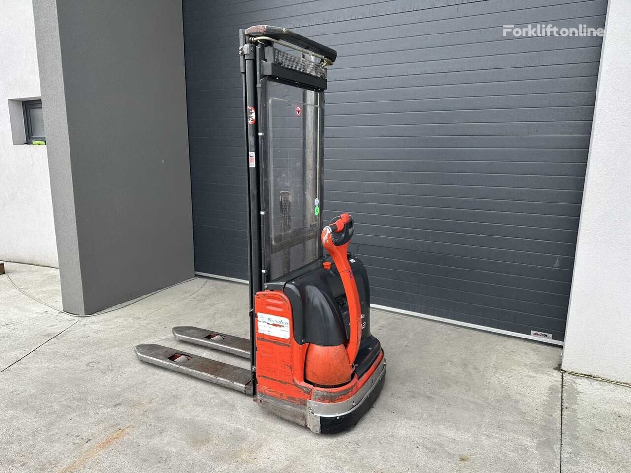 штабелер Linde L12 Forklift